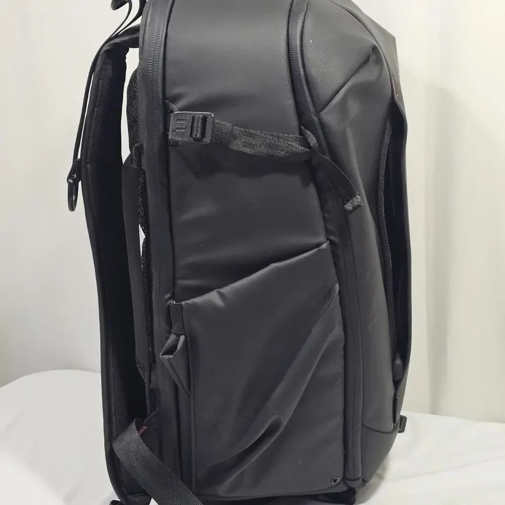 ULANZI BP09 Camera Backpack Versatile Camera Travel Bag 22L Capacity